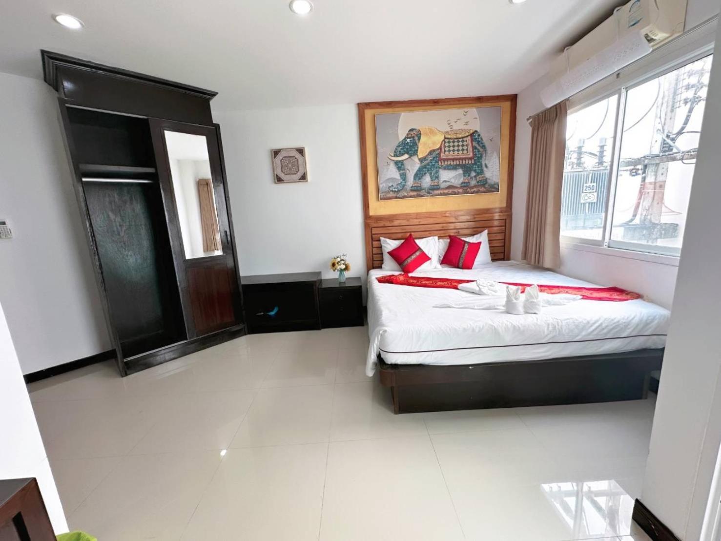 Abby'S House Hotel Patong Exterior photo