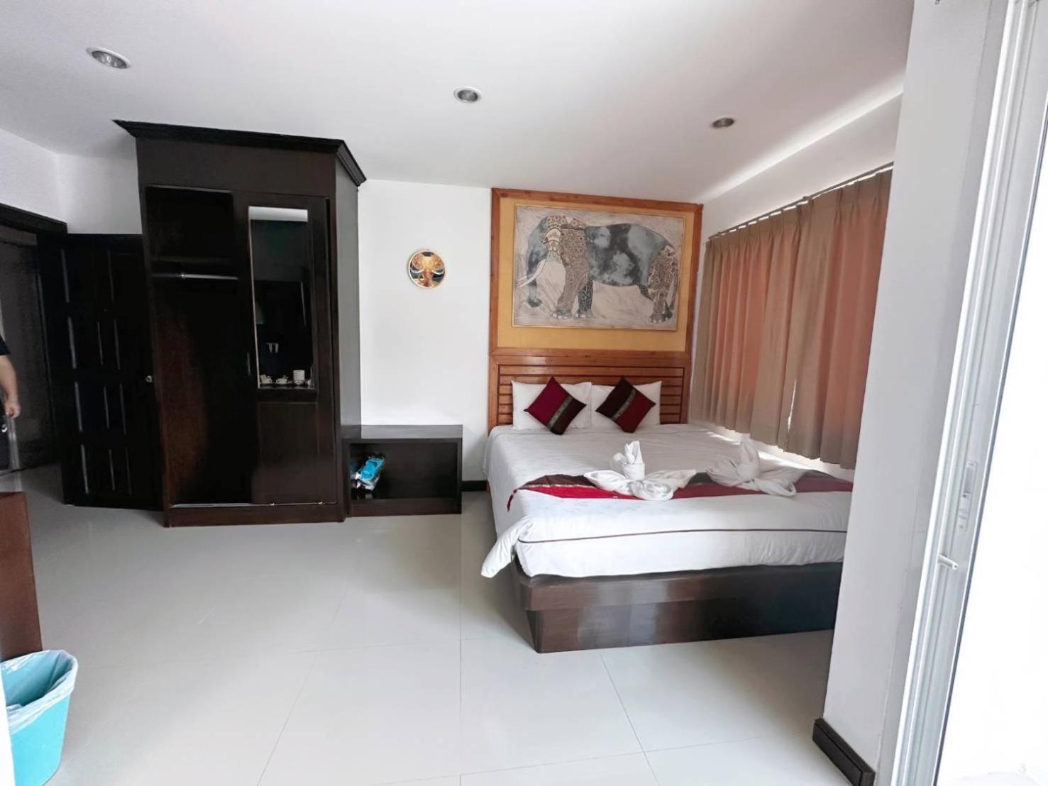 Abby'S House Hotel Patong Exterior photo