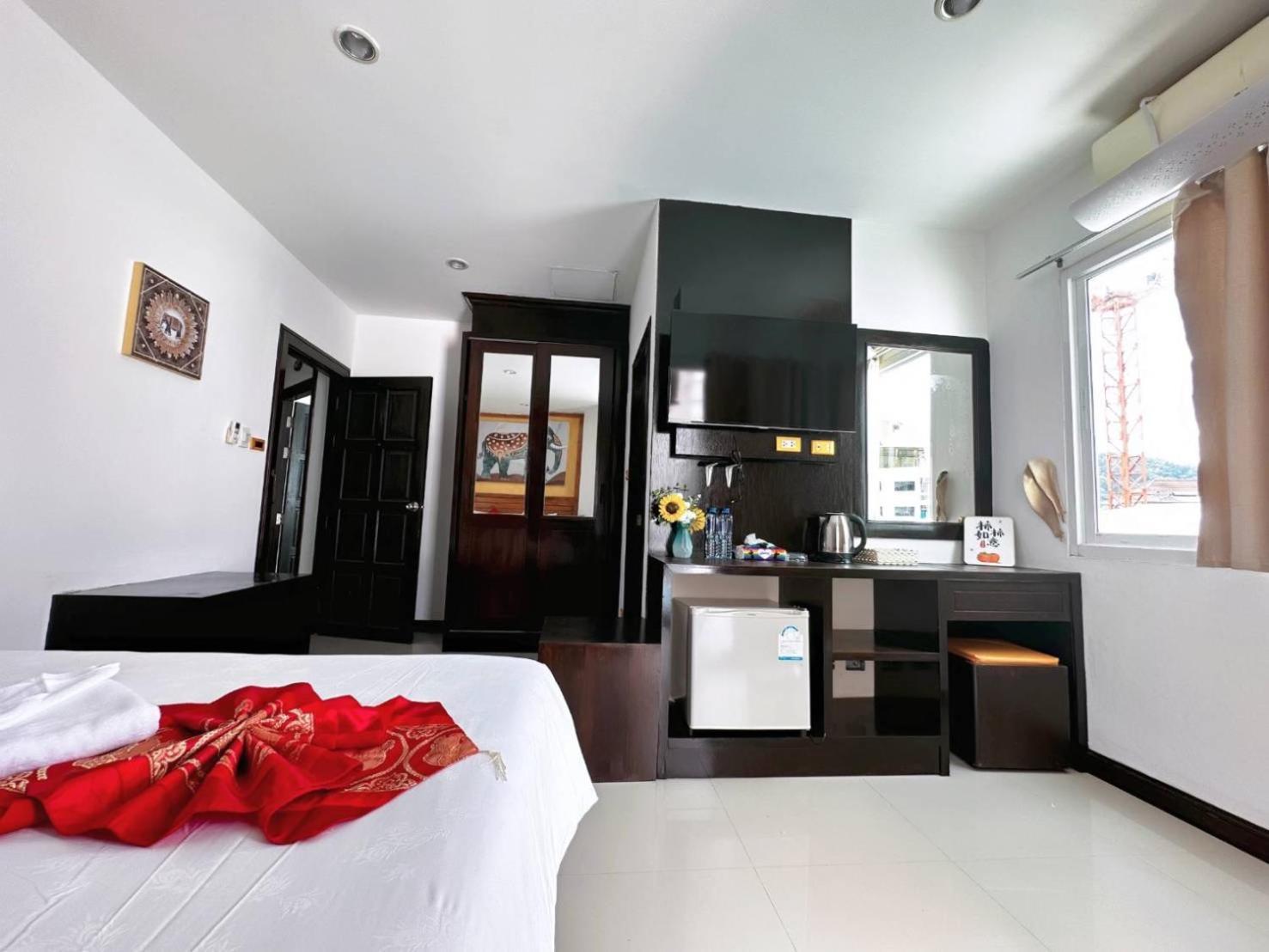Abby'S House Hotel Patong Exterior photo