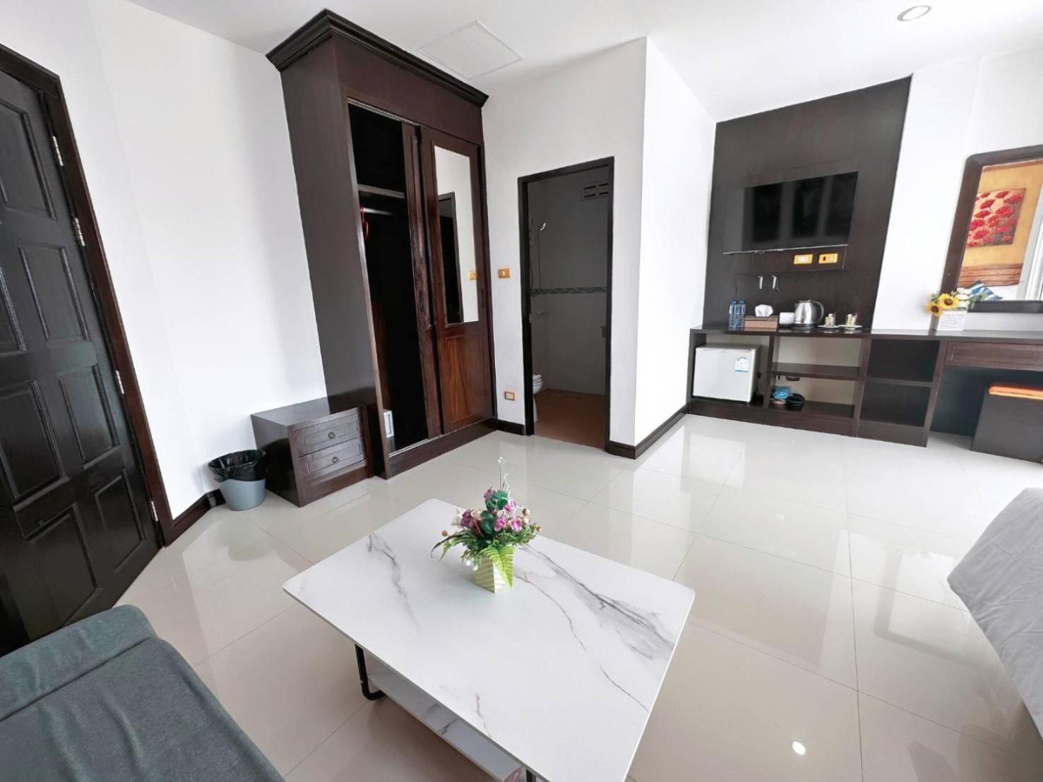 Abby'S House Hotel Patong Exterior photo