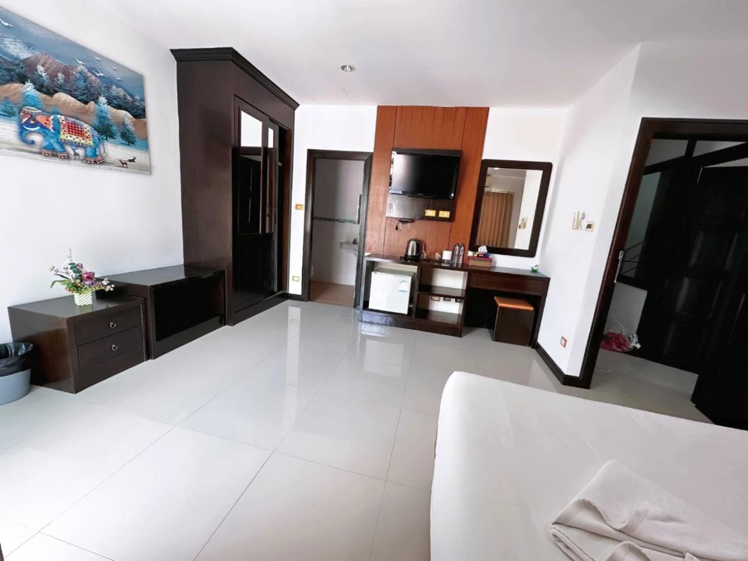 Abby'S House Hotel Patong Exterior photo